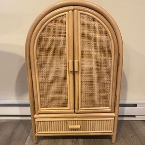 ELLIE & BECKS Rattan Doll Cabinet